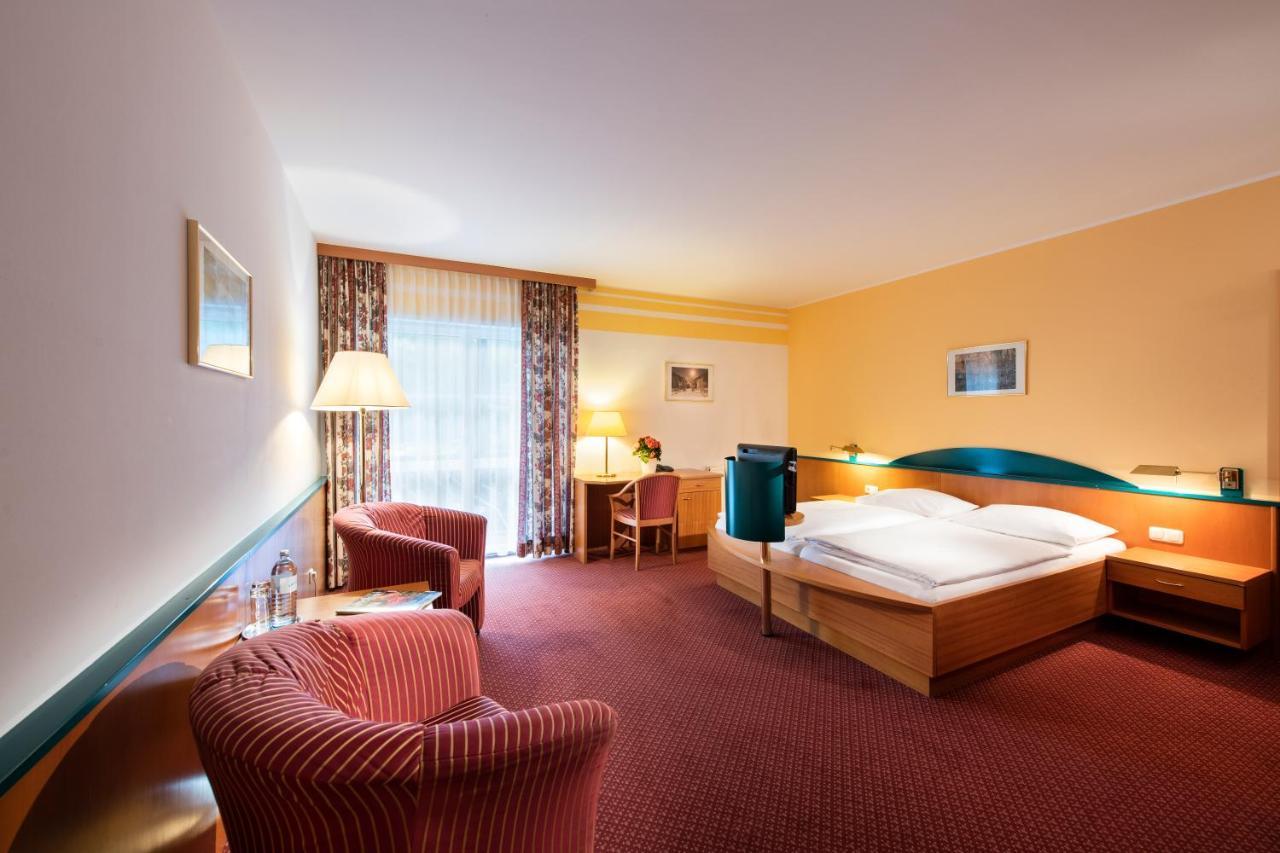Parkhotel Zur Klause Bad Hall Exterior photo
