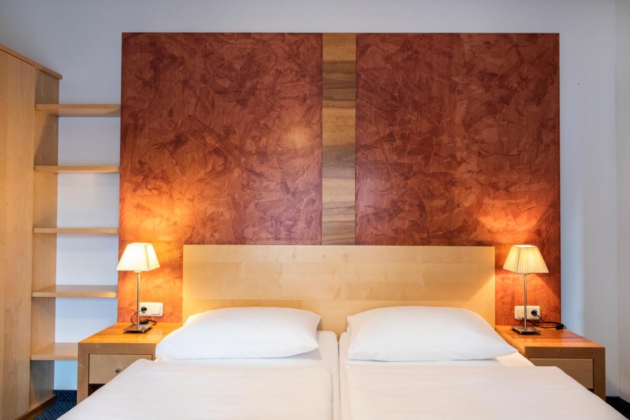 Parkhotel Zur Klause Bad Hall Exterior photo